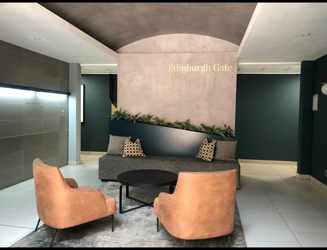 136M² OFFICE TO LET IN HYDE PARK